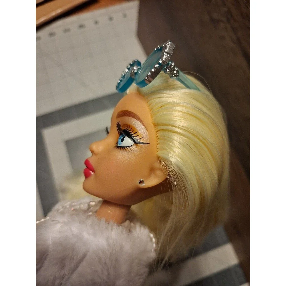 Mermaze Mermaidz Gwen Mermaid Fashion Doll incomplete